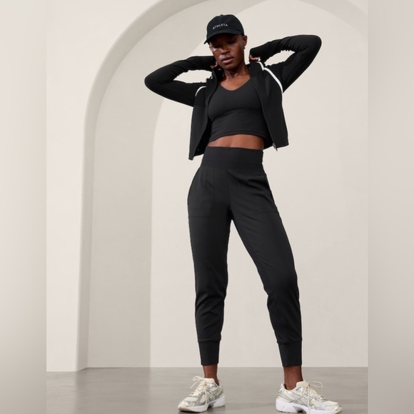 NWT Athleta Black Venice Jogger size S/T - Picture 1 of 8